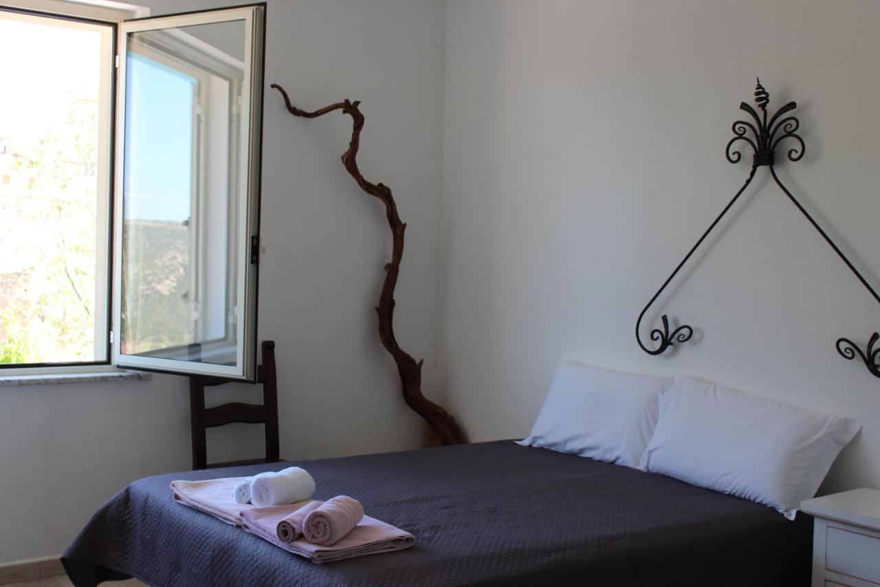 Bed And Breakfast Murales Orgosolo Buitenkant foto