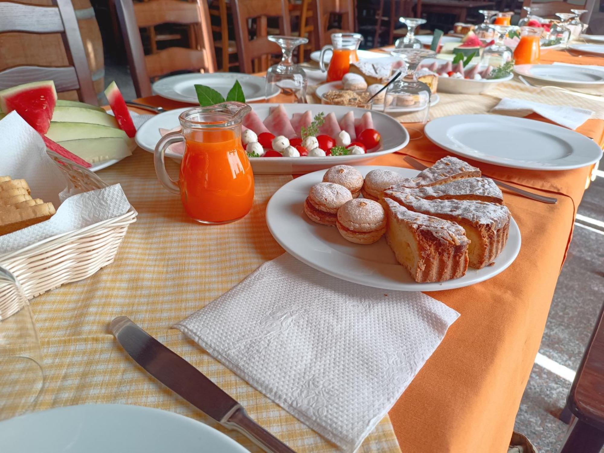Bed And Breakfast Murales Orgosolo Buitenkant foto