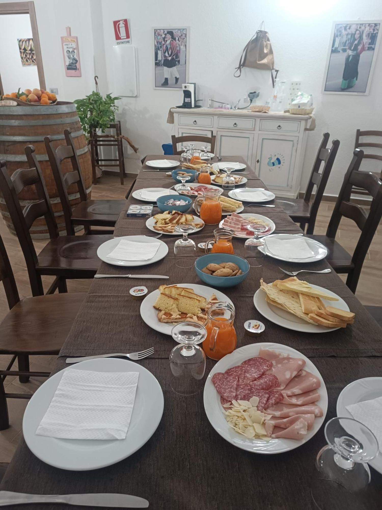 Bed And Breakfast Murales Orgosolo Buitenkant foto