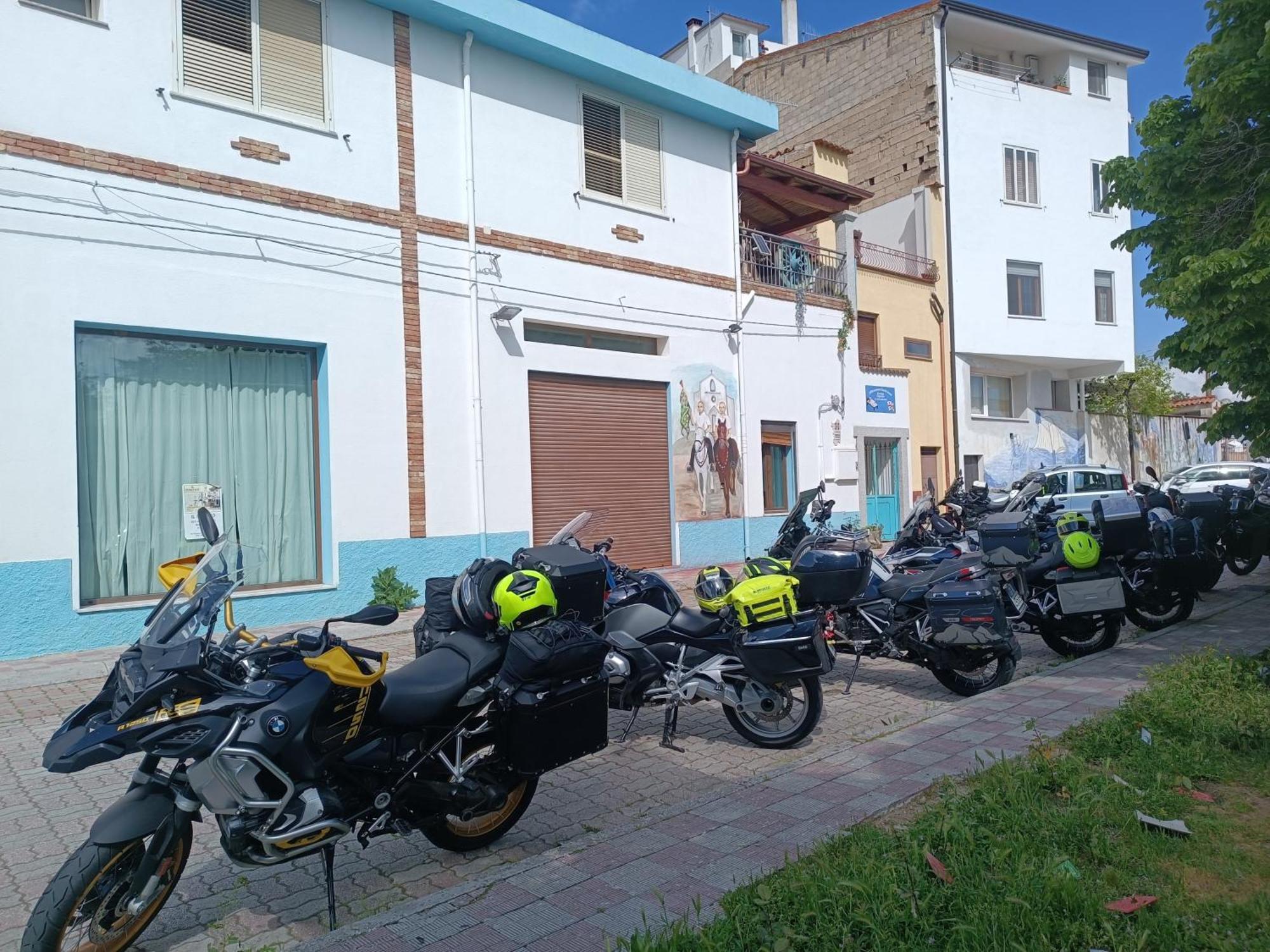 Bed And Breakfast Murales Orgosolo Buitenkant foto